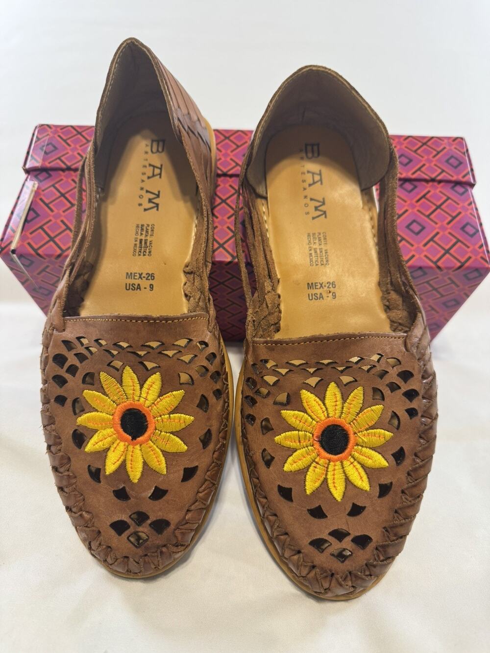 Origenes Embroidered Sunflower Huruache Sandals 🌻 On Leather ; Mexico 26;USA 9